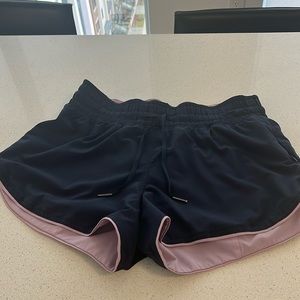 Lululemon reversible shorts, blue/pink mauve size 6 great